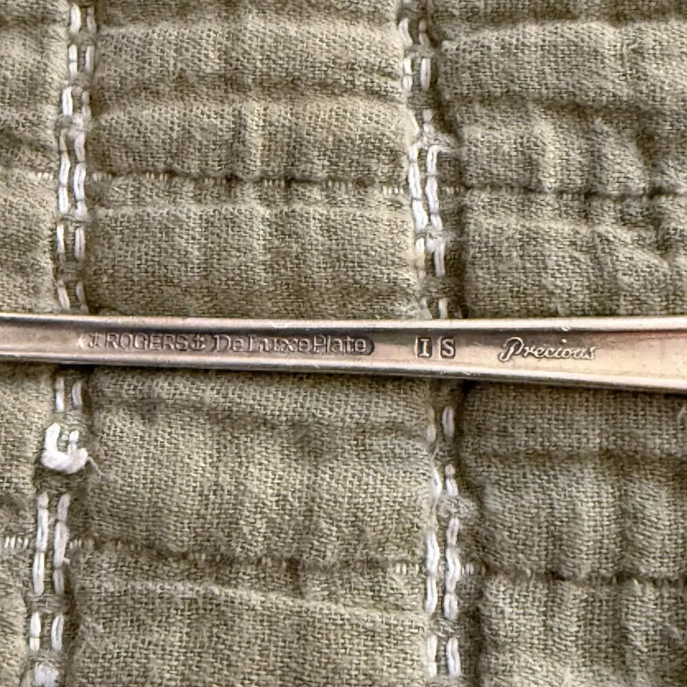 VINTAGE ROGERS‎ INTERNATIONAL Deluxe Silver Plate 4 Forks. Pattern: Precious 40s